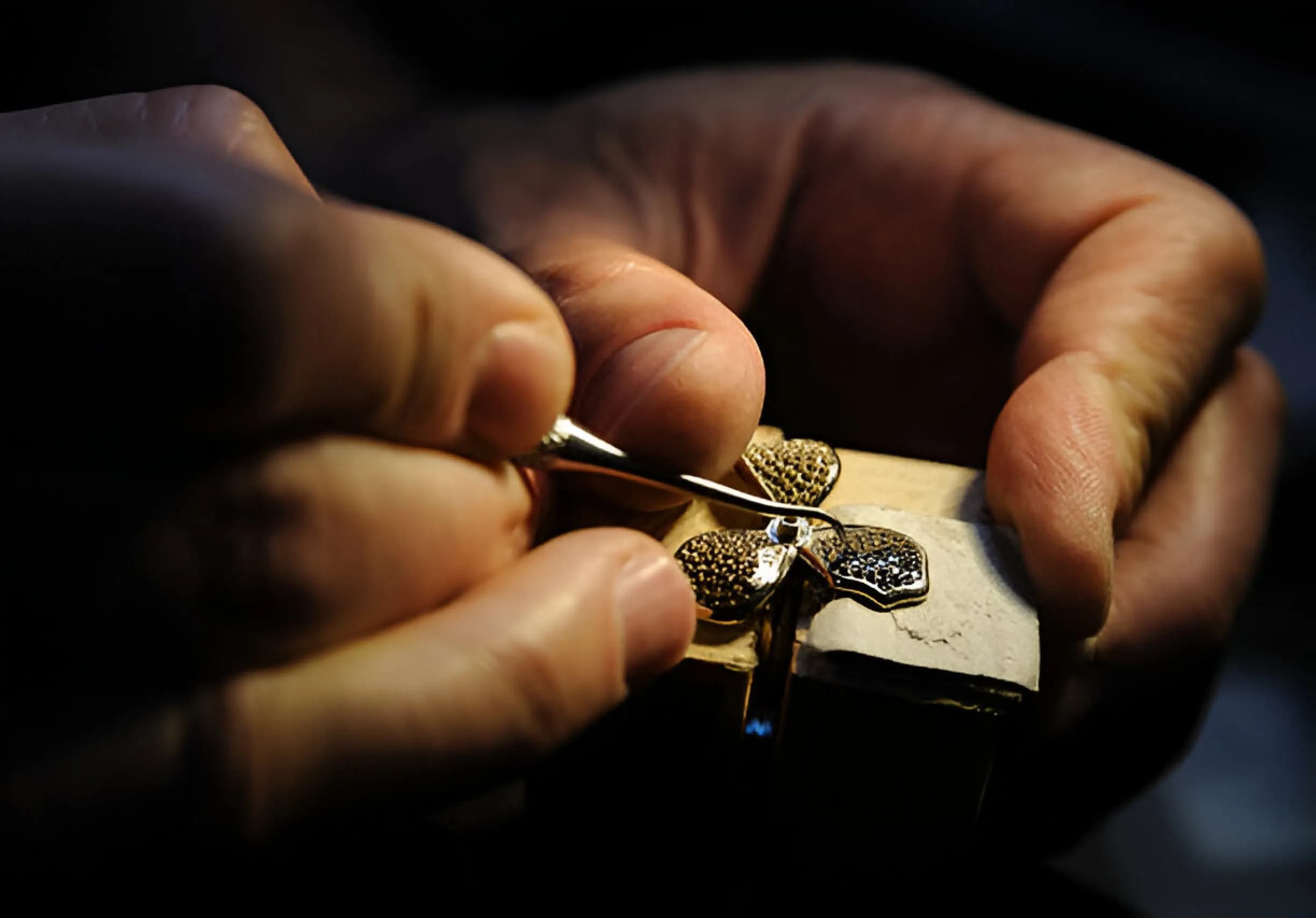 Finished gold jewellery polished to a mirror surface